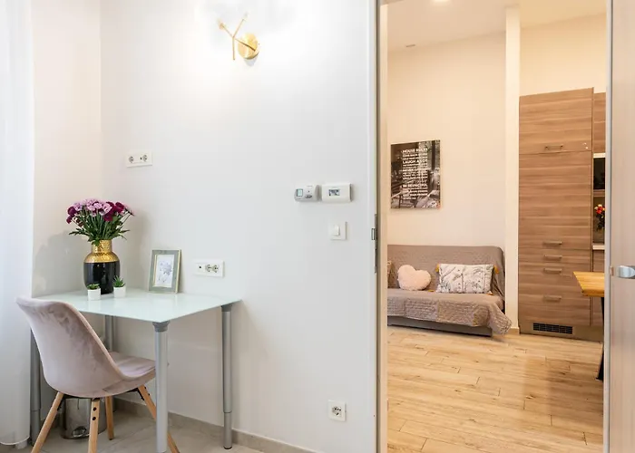 Basilica Monnalisa Luxury 3 Bedrooms With Amazing View Need Reservation X Free Parking דירה