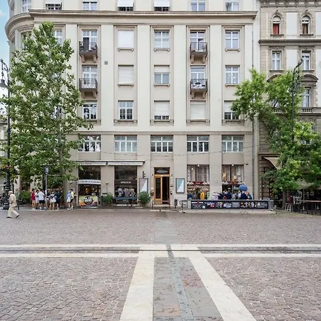 Basilika Monnalisa Luxury 3 Bedrooms With Amazing View Need Reservation X Free Parking Apartment Budapest